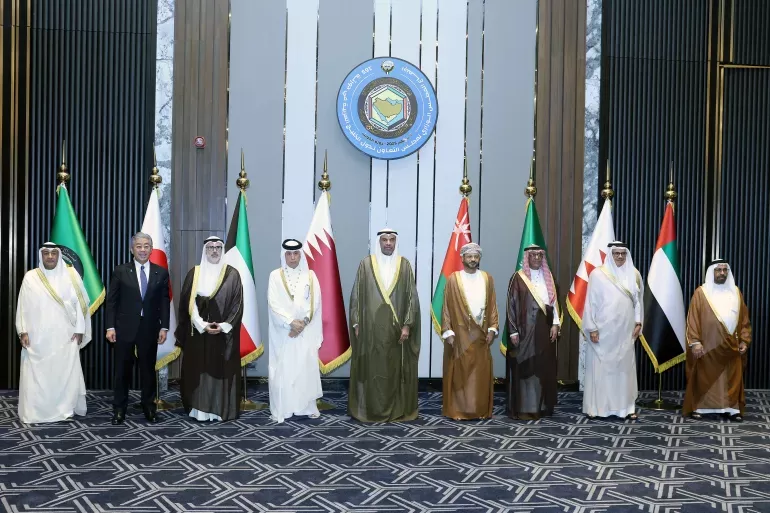 الوزاري الخليجي يؤكد ضرورة احترام حق الملاحة البحرية ويشيد بضبط تهريب الأسلحة