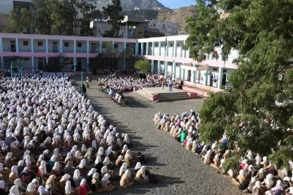 انطلاق العام الدراسي في المحافظات الواقعة تحت سلطة الحكومة الشرعية