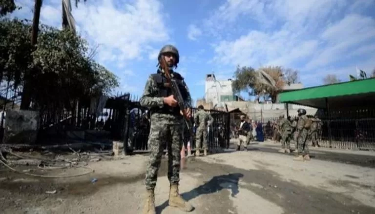 هجوم انتحاري على قاعدة "شبه عسكرية" في باكستان يخلف 12 قتيلا و19 مصابا