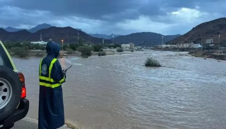 أمطار غزيرة وسيول تضرب تسع مناطق في السعودية