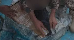 اليمن: القوات البحرية تضبط شحنة مسدسات مهربة