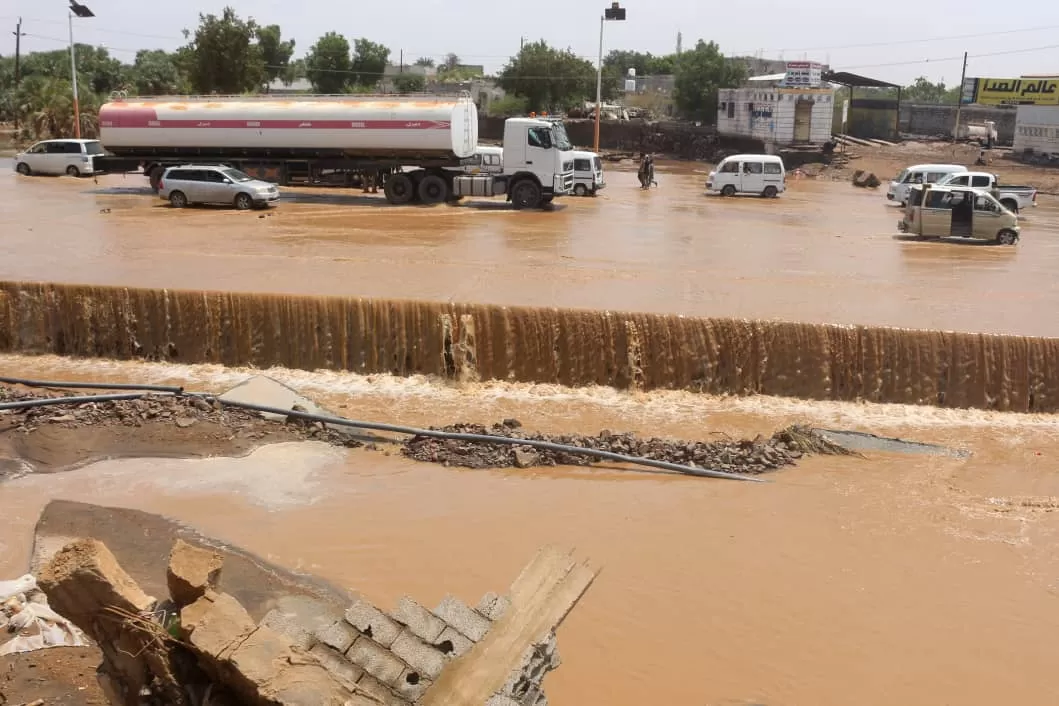 تقرير: السيول تكشف هشاشة الطرقات والبنية التحتية في اليمن