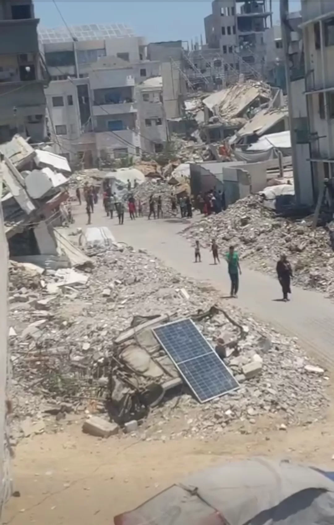 غارة إسرائيلية تحيل مدرسة في غزة وتطير الأطفال بالهواء