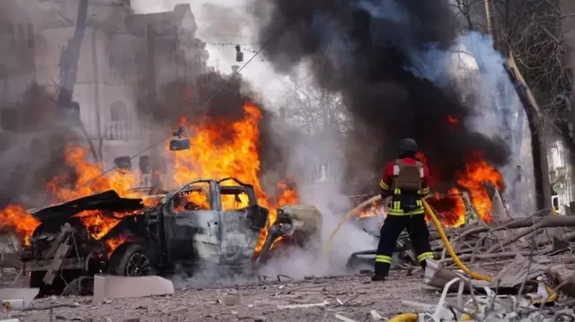 روسيا تشن ضربات جوية على أوكرانيا هي "الأكبر منذ بدء الحرب" تخلف قتلى وعشرات الجرحى