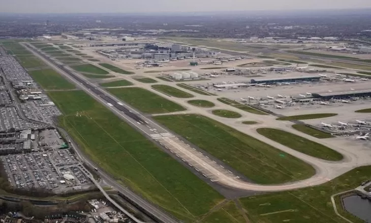 إخلاء مبنى ركاب في مطار هيثرو بلندن بسبب «مواد خطرة»