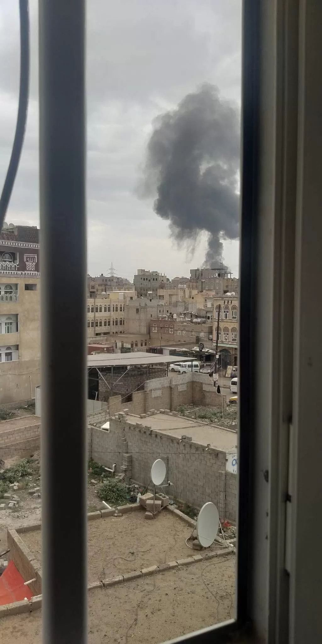 اليمن: انفجارات عنيفة في صنعاء وعمران والجوف إثر غارات إسرائيلية