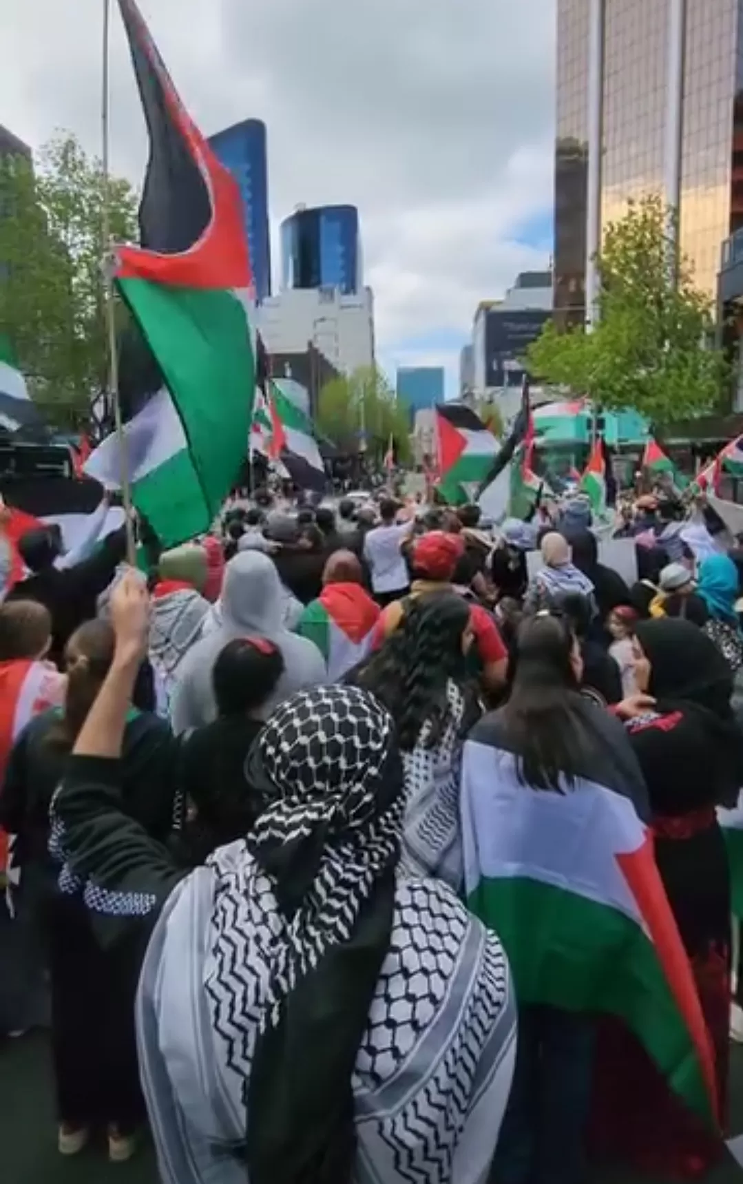 الاكبر في نيوزيلندا.. حشود تفوق الآلاف مؤيدة لغزة في أوكلاند