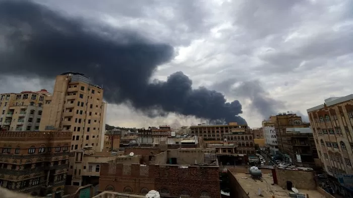 نقابة الصحفيين اليمنيين تدين الهجوم على صحيفة 26 سبتمبر وتعتبره جريمة حرب