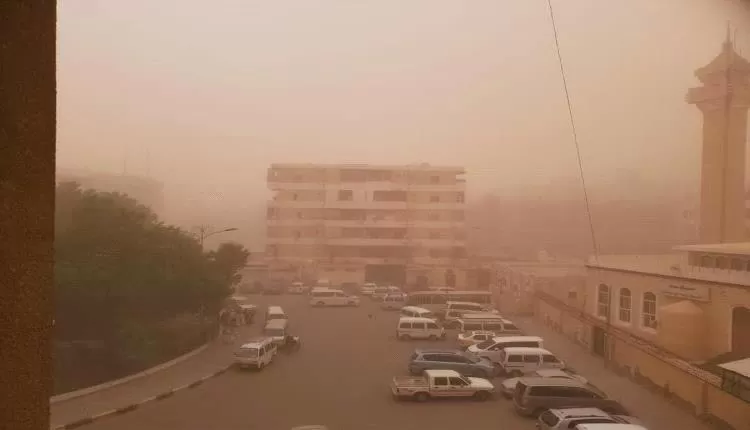 اليمن: موجة غبار كثيفة تعيق الرؤية وتؤثر على حركة السير في عدن