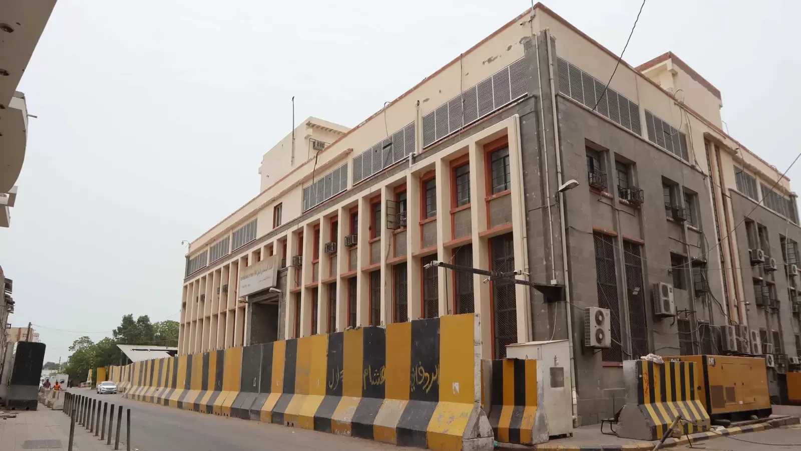 اليمن: مركزي عدن يوجّه بتجميد حسابات منظمات مجتمع مدني في شركات الصرافة