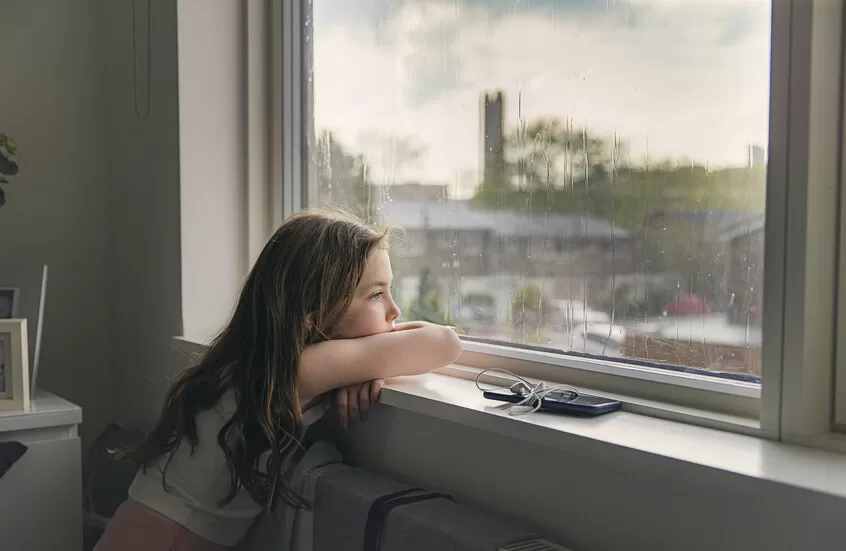 دراسة: الوحدة في الطفولة تزيد خطر الإصابة بالخرف في مراحل لاحقة