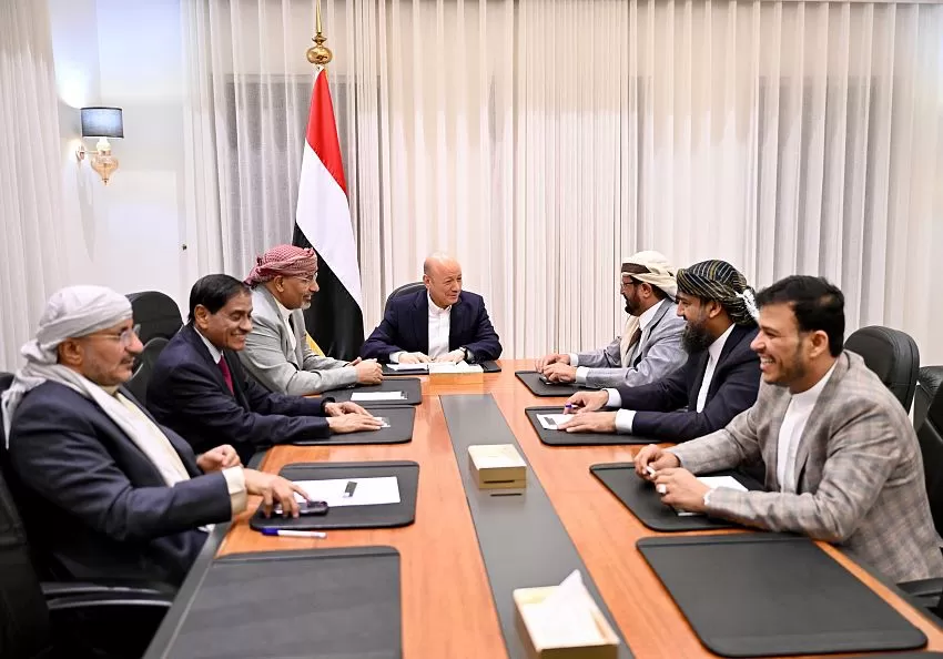 اليمن: الرئاسي يكلف فريق قانوني لمراجعة قراراته السابقة وتعيينات الزبيدي الأخيرة
