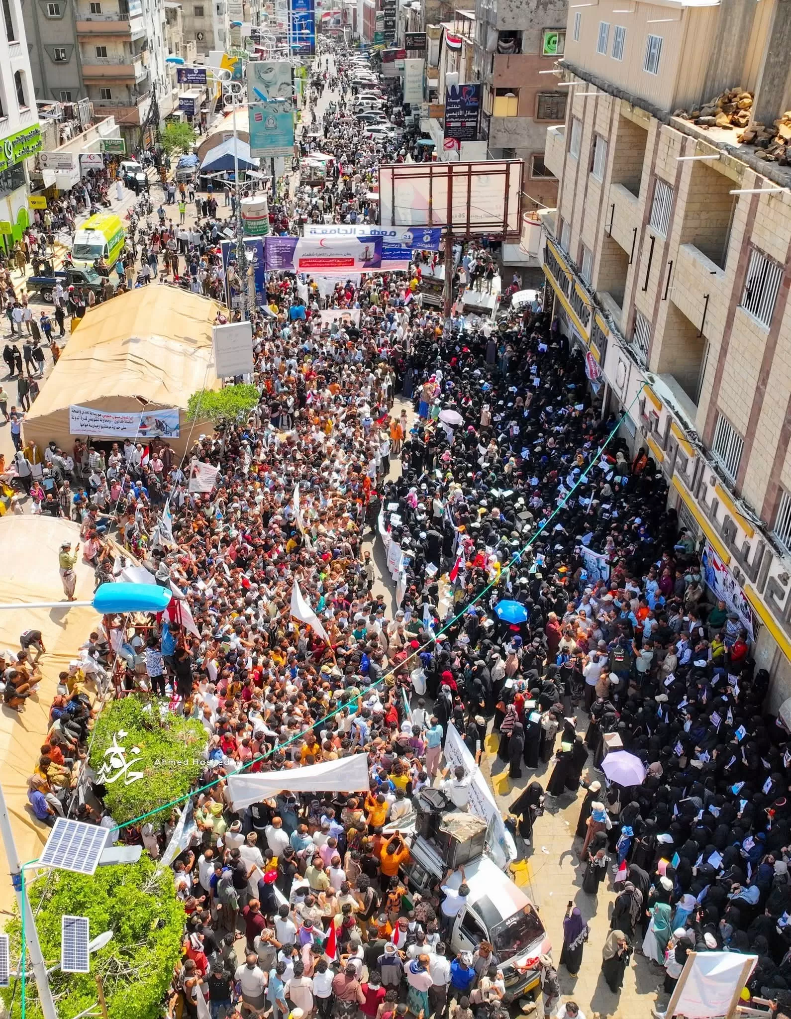 اليمن: مئات الآلاف من مختلف مناطق تعز في تظاهرات تناصر الشهيدة افتهان المشهري