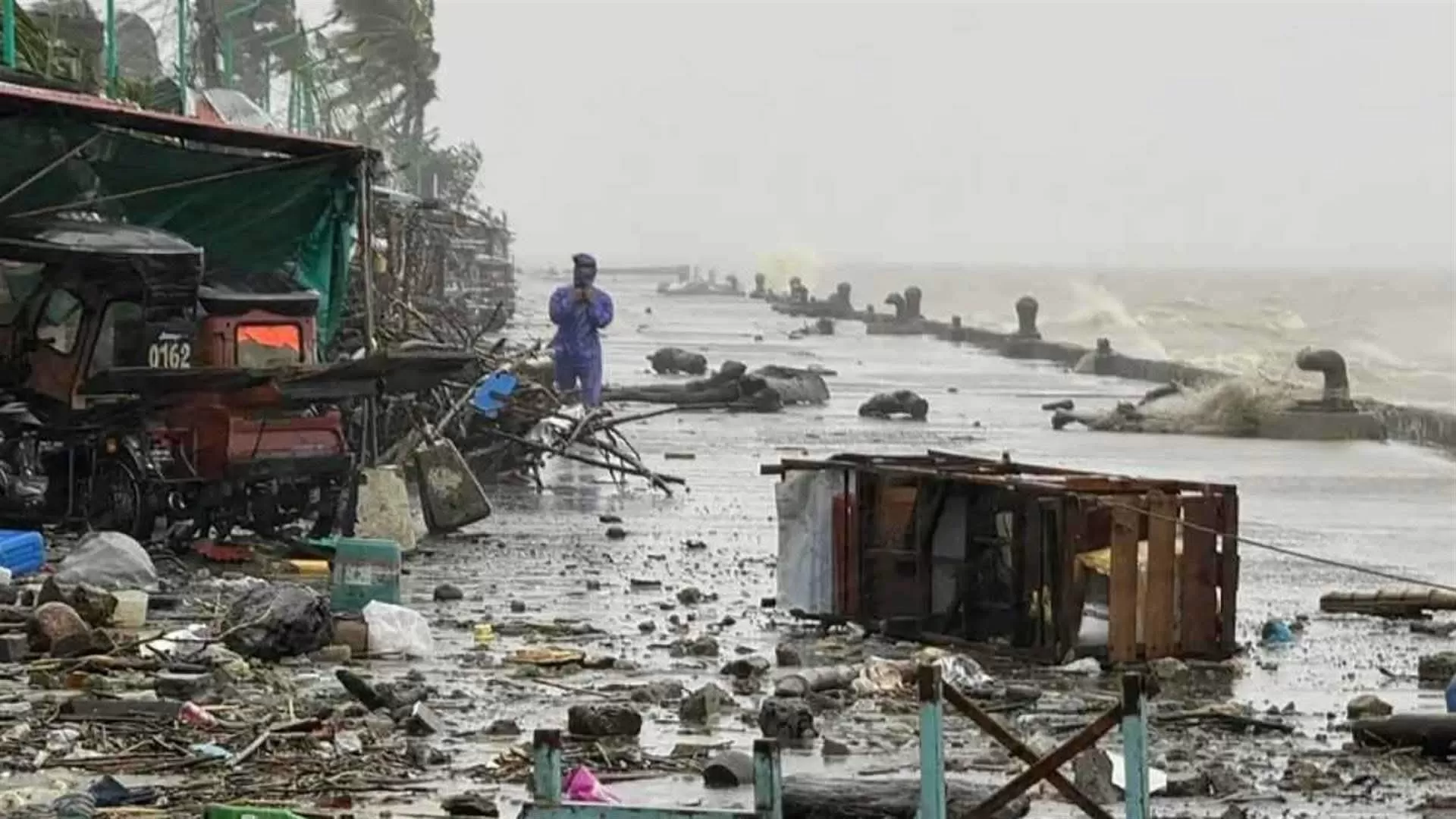 "إعصار راغاسا" يشل حركة الحياة بمدن كبيرة في جنوب الصين