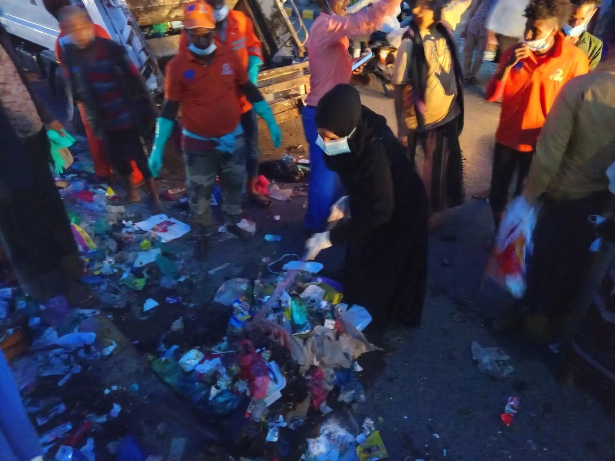 اليمن: استئناف حملة النظافة في تعز والمحافظ يكلف إيلان عبدالحق بمهام إدارة الصندوق