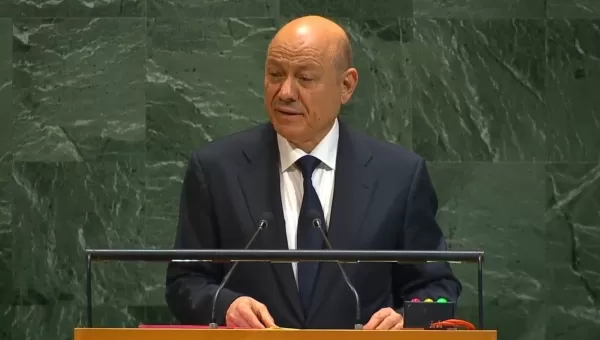 في كلمة اليمن أمام الأمم المتحدة: العليمي يدعو إلى تشكيل تحالف دولي لمواجهة الحوثيين واستعادة الدولة