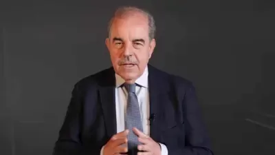 القضاء التونسي يحيل المرشح الرئاسي والوزير السابق منذر الزنايدي إلى محكمة الإرهاب