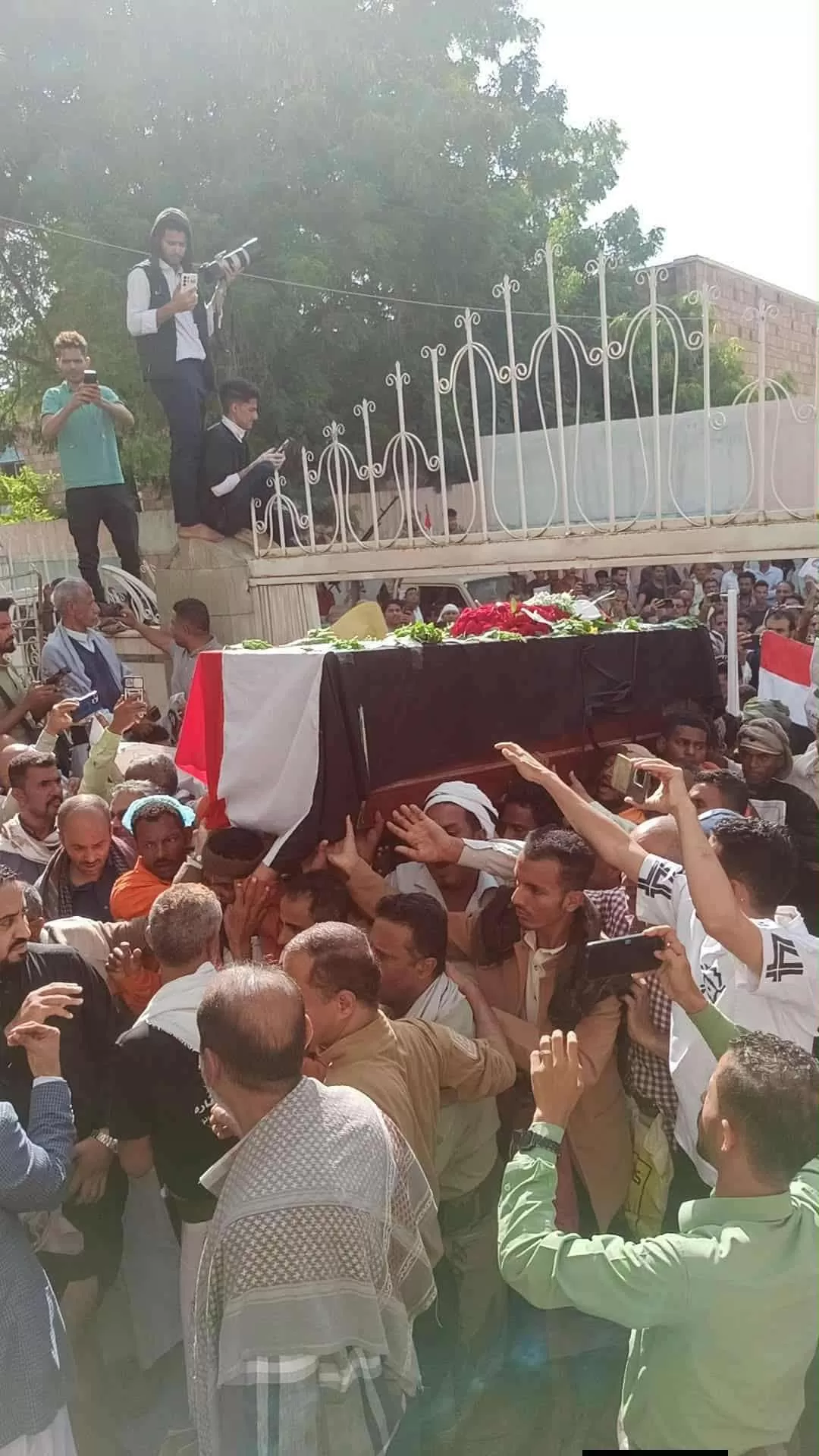 اليمن: تشييع جنازة الشهيدة افتهان المشهري في محافظة تعز