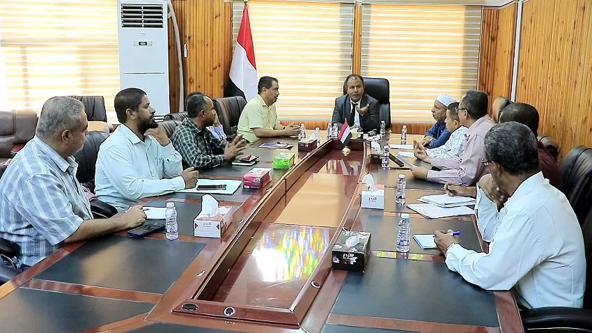 لجنة المناقصات بوادي حضرموت تبحث تسريع إنجاز مشروع أبراج الكهرباء ومحطات التوليد