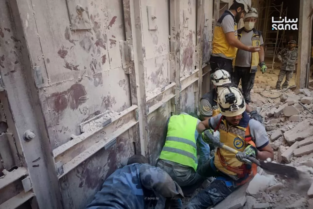 سوريا: إنقاذ 5 عمال من تحت أنقاض مبنى السرايا ومواصلة البحث عن آخرين