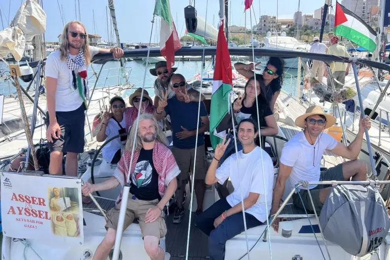 الاحتلال الإسرائيلي يفرض حصاراً على أسطول الصمود ويعتقل نشطاء