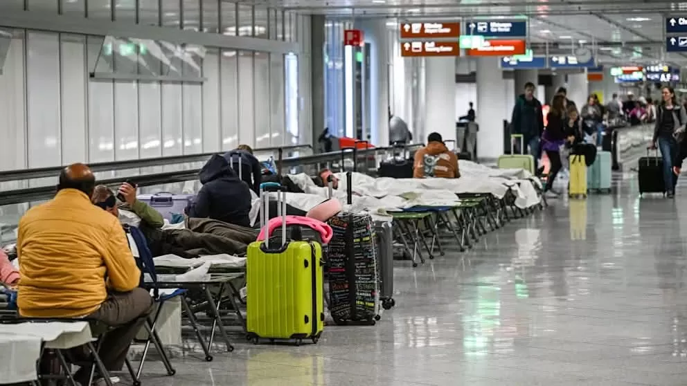 إغلاق مطار المانيا لليوم الثاني وتأثر آلاف المسافرين بسبب طائرات مسيرة