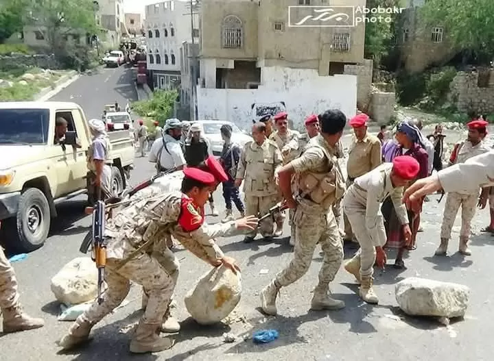 اليمن : مسلحان يهاجمان سوق الشعوب في مدينة تعز