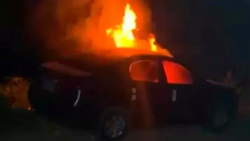 اليمن: مجهولون يضرمون النار بسيارتين لقاضٍ وكاتب محكمة في إب