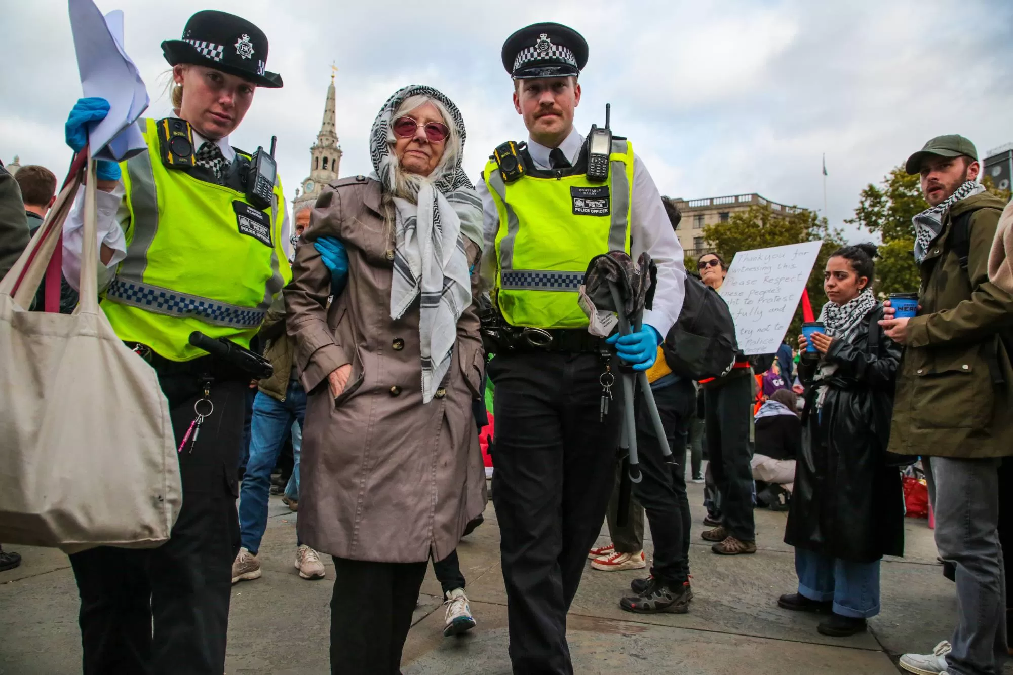 آلاف الاشخاص يشاركون في مظاهرات مؤيدة للفلسطينيين في لندن