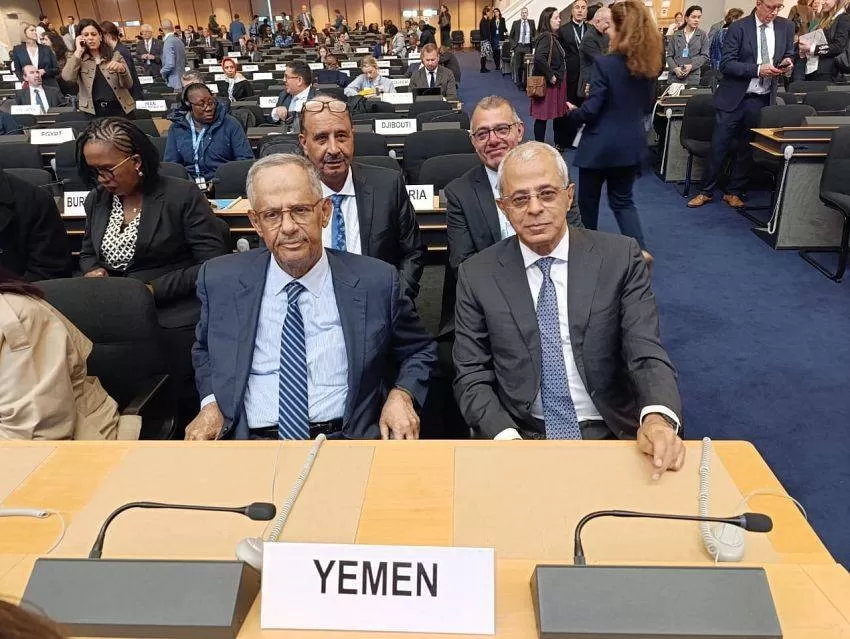 اليمن يؤكد التزامه بحماية اللاجئين ويدعو إلى شراكة دولية مستدامة لدعم جهوده