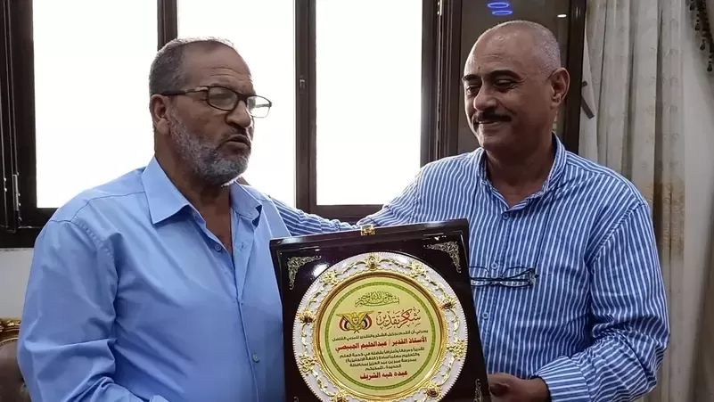 بعد 35 عاماً من الفراق.. يمني يعثر على معلمه المصري