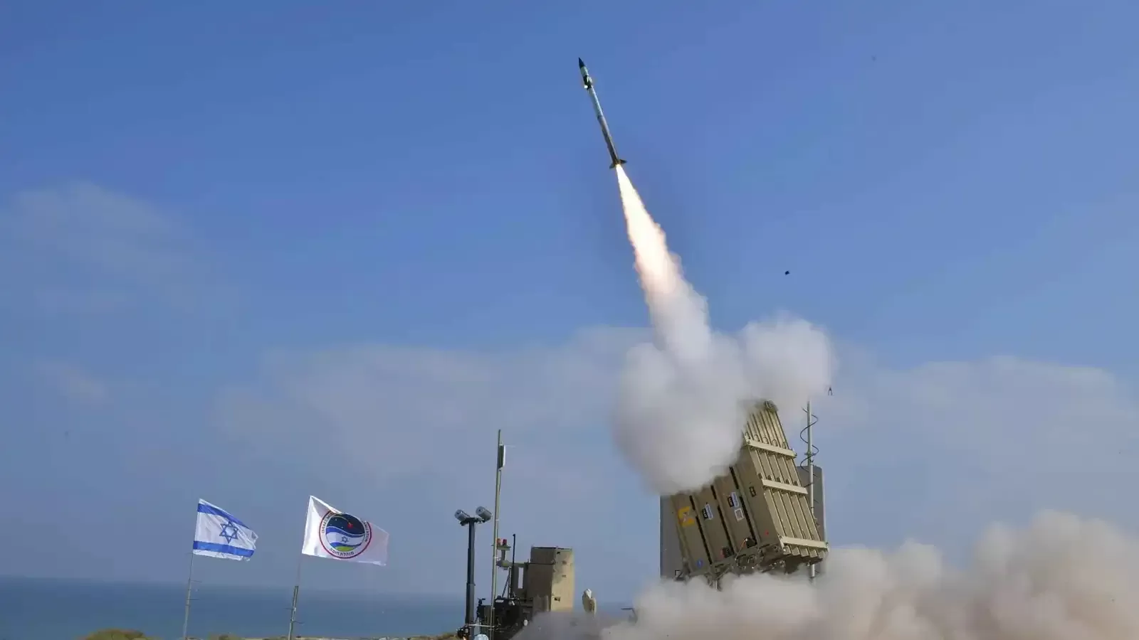 أبرز هجمات الحوثيين على إسرائيل وضربات الاحتلال باليمن في عامين