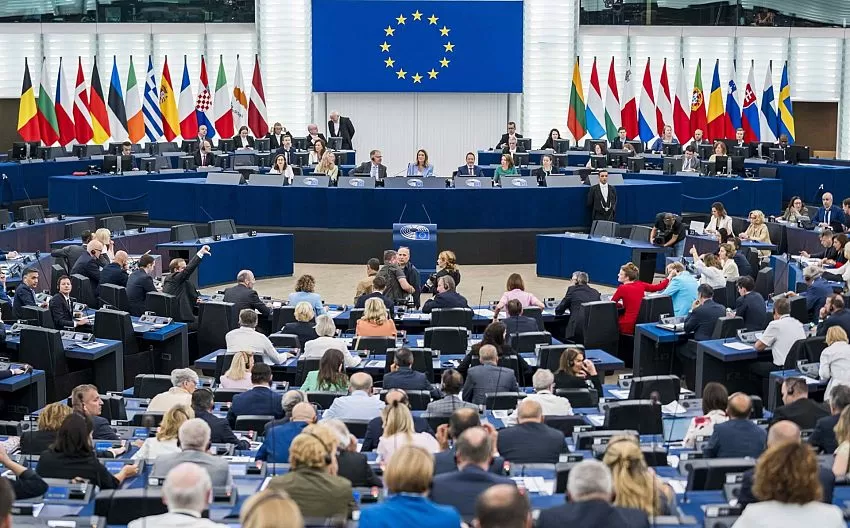 برلمان الاتحاد الأوروبي يوسع الصلاحيات لتعليق السفر دون تأشيرة