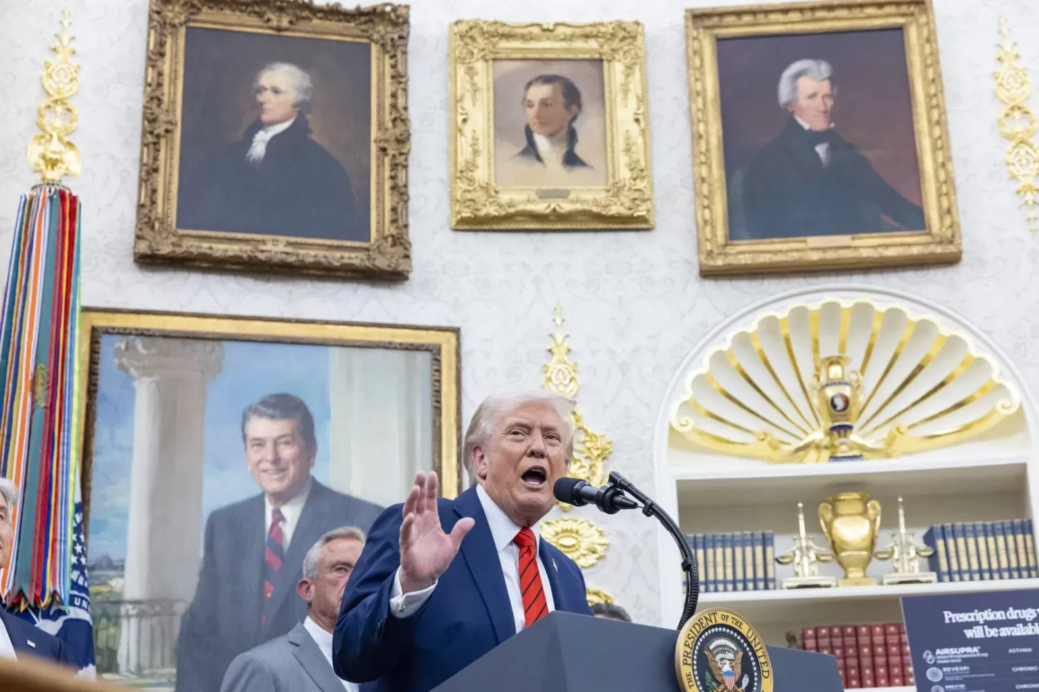 ترمب يهدد بفرض قيود تصدير قطع غيار طائرات بوينغ رداً على قيود الصين