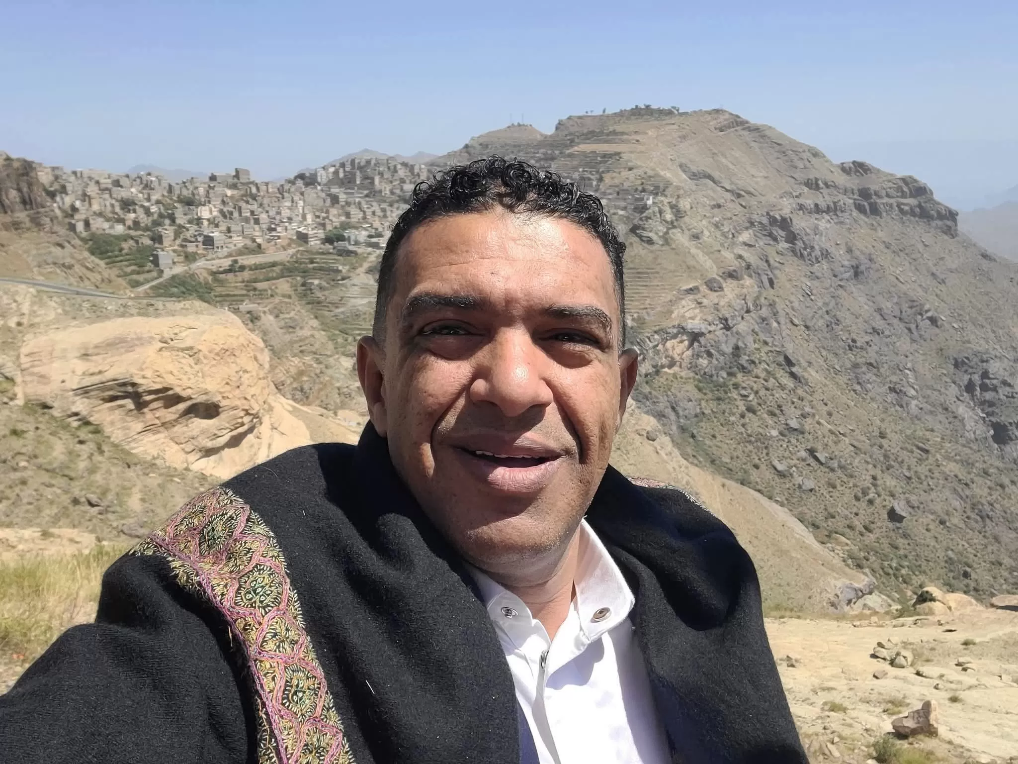 وفاة الفنان علي عنبه في القاهرة بعد حياة حافلة بالعطاء