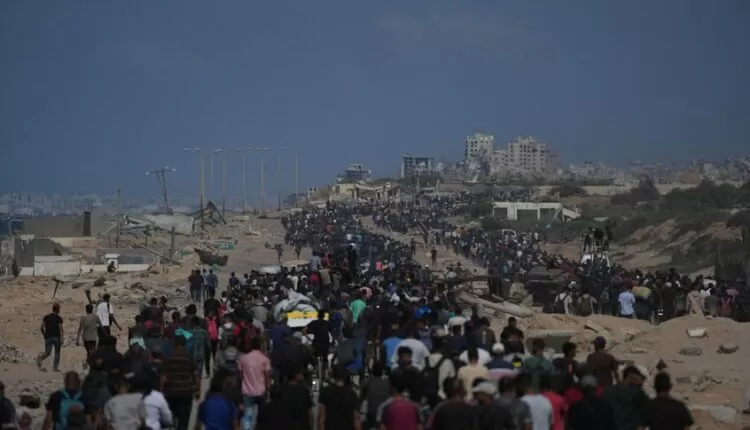 ألآف الفلسطينيين يتركون الخيام للعودة إلى منازلهم المهدمة