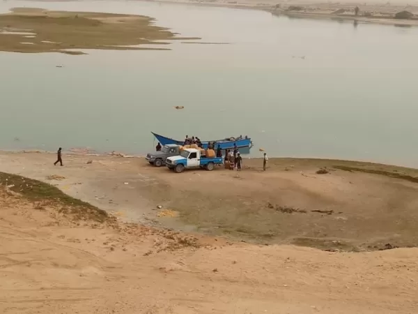 اليمن : شرطة المهرة تضبط أكثر من 20 مهربا وترحل فوق 300 مهاجر إثيوبي