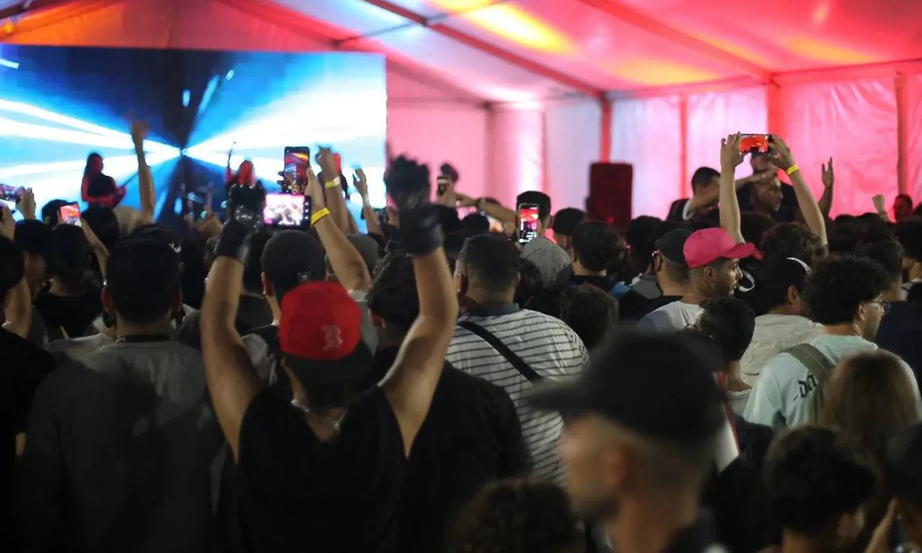 جدل في الجزائر بعد حفل "هيفي ميتال" قرب مقام الشهيد