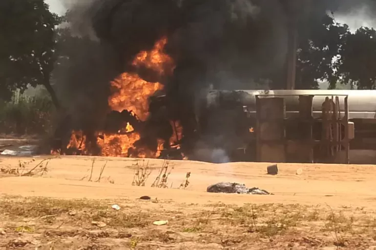 70 قتيلا وجريحا بانفجار شاحنة وقود في نيجيريا