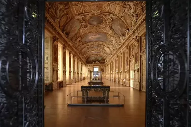 تطورات في قضية سرقة مجوهرات اللوفر.. توقيف 5 مشتبهين جدد