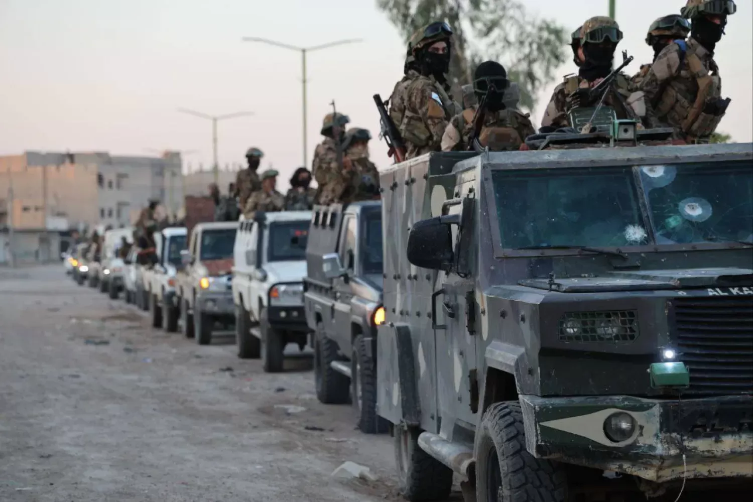 إصابة 5 أشخاص في انفجارين استهدفا موقعاً عسكرياً شرق دير الزور في سوريا