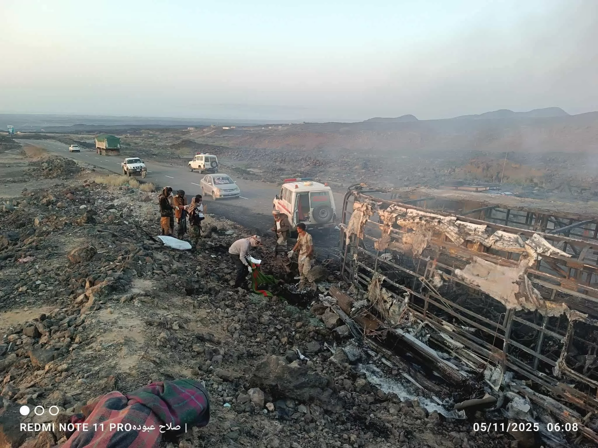 فاجعة على طريق العرقوب بأبين.. وفاة 33 يمنياً في احتراق حافلة عائدين من السعودية