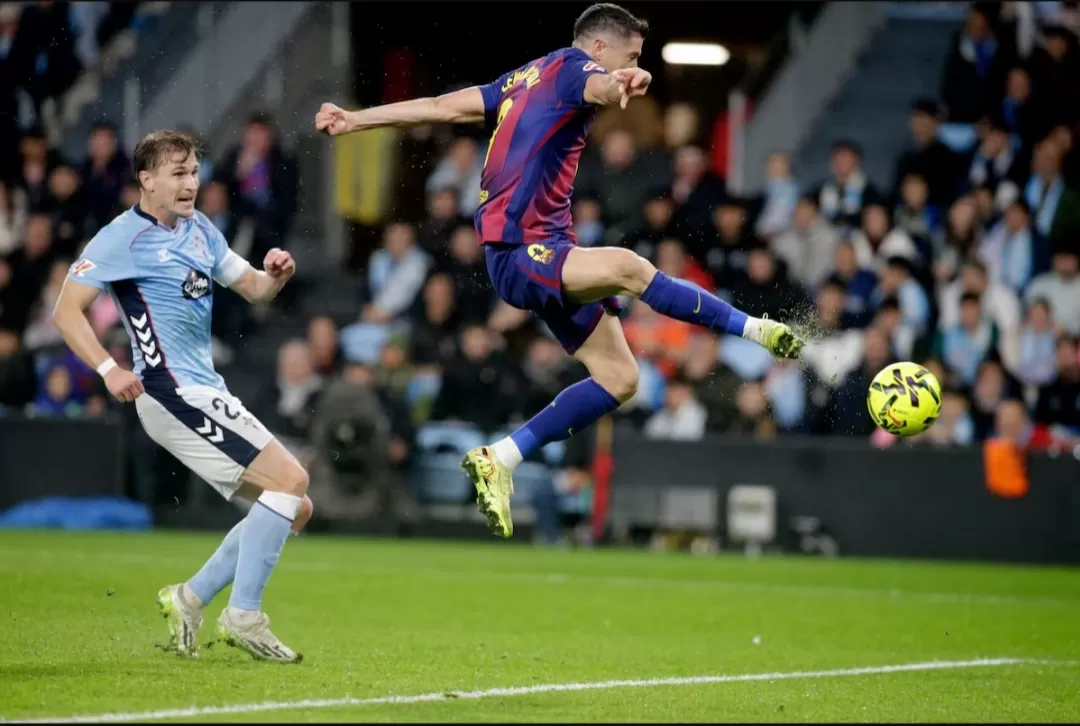 ليفاندوفسكي يقود برشلونة لفوز مثير على سيلتا برباعية