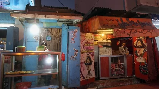 اليمن: عدن تغرق في الظلام: عودة الفوانيس والشموع وسط انهيار الكهرباء وارتفاع أسعار البدائل