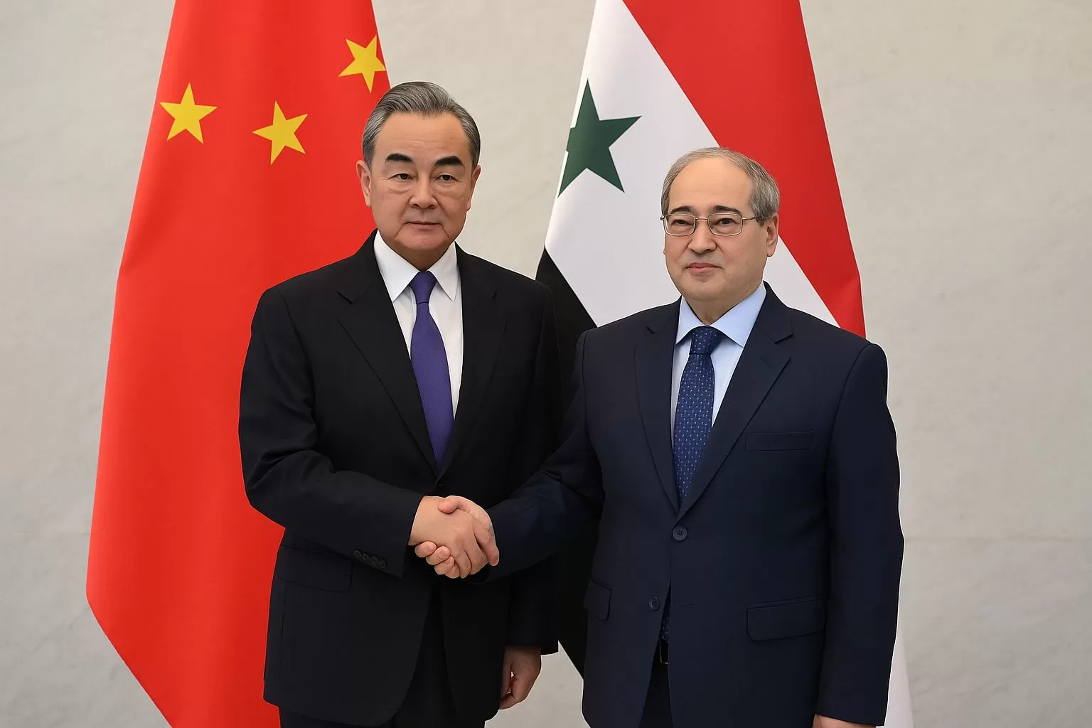 الصين تعلن استعدادها للمساهمة في أمن سوريا وإعادة إعمار اقتصادها