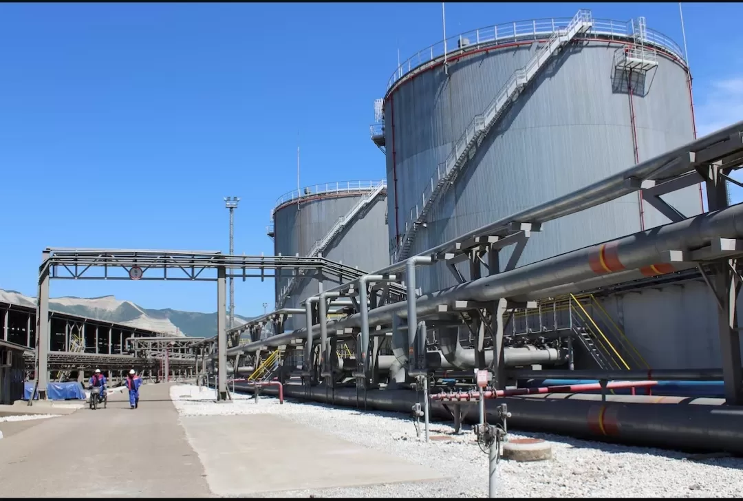 أسعار النفط تتراجع في آسيا بعد استئناف تحميل النفط الروسي