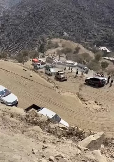 اليمن: وفاة وإصابة 14 شخصًا في حادث انقلاب باص ركاب بنقيل حيفان بتعز