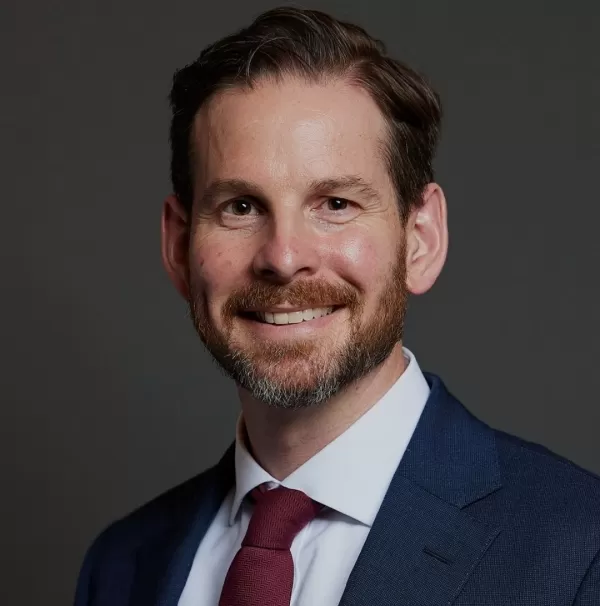 العمال البريطاني يعين أليكس بالنجر رئيسا لمجموعة أصدقاء اليمن