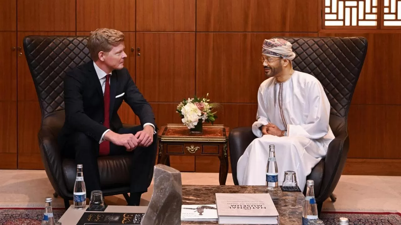 المبعوث الأممي يشيد بدور سلطنة عمان في دعم الوساطة اليمنية