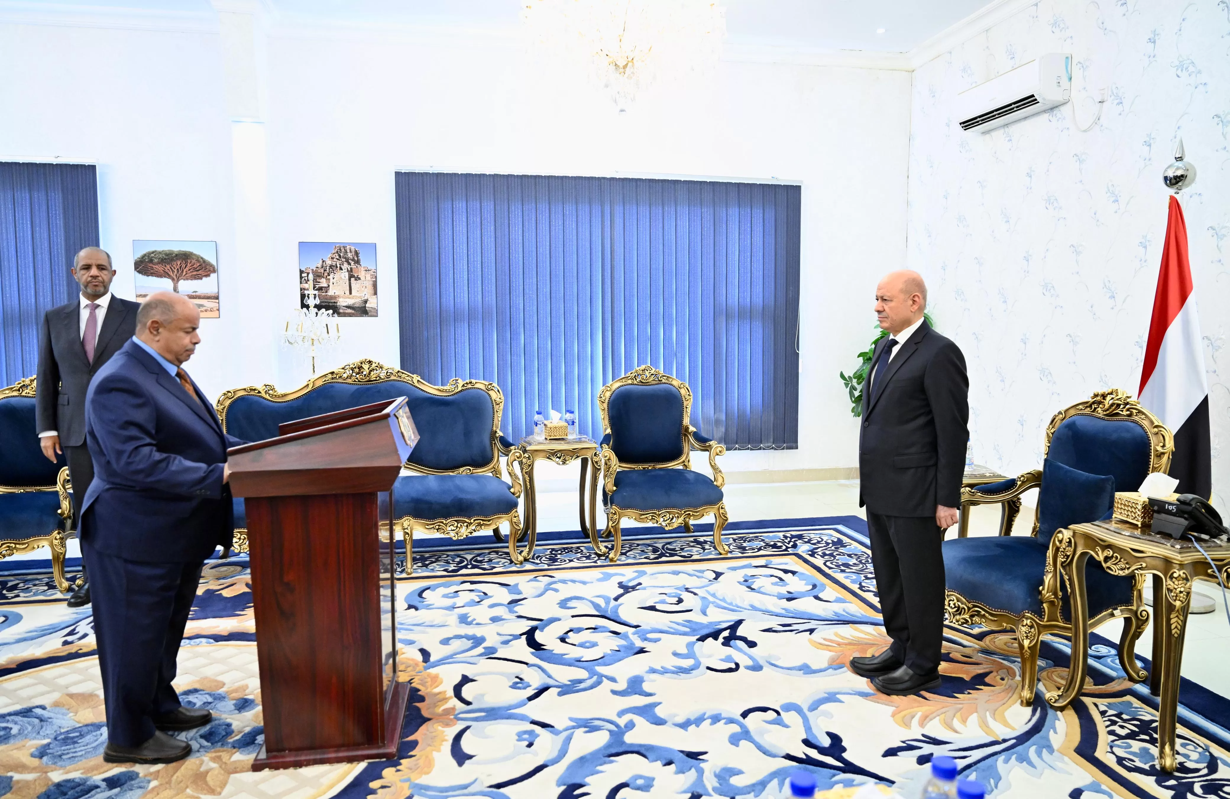 اليمن: الخنبشي يؤدي اليمين الدستورية محافظاً لحضرموت أمام رئيس مجلس القيادة